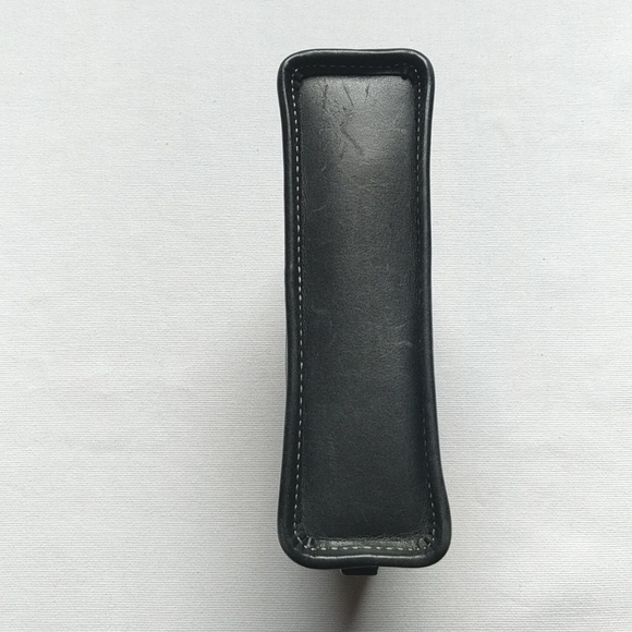 Coach Small Zippered Clutch. - Picture 4 of 11